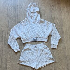 Shorts Alo Yoga Cream Quilted Hoodie and Shorts Set
